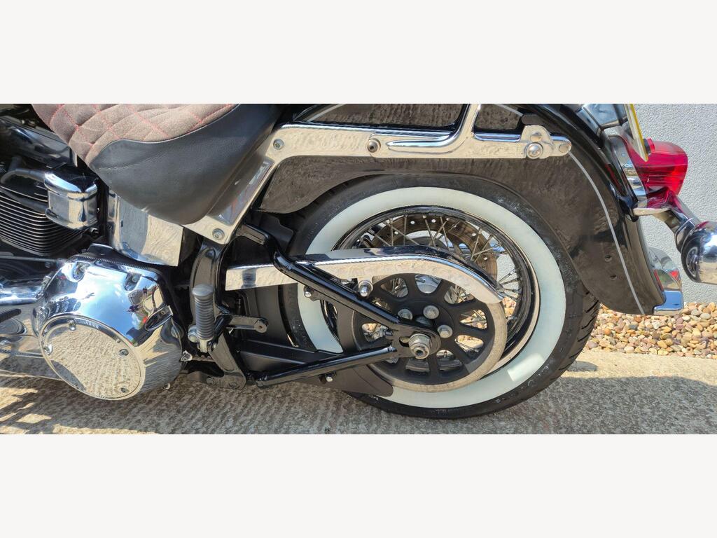 2010 Harley-Davidson FLSTC Heritage Softail Classic