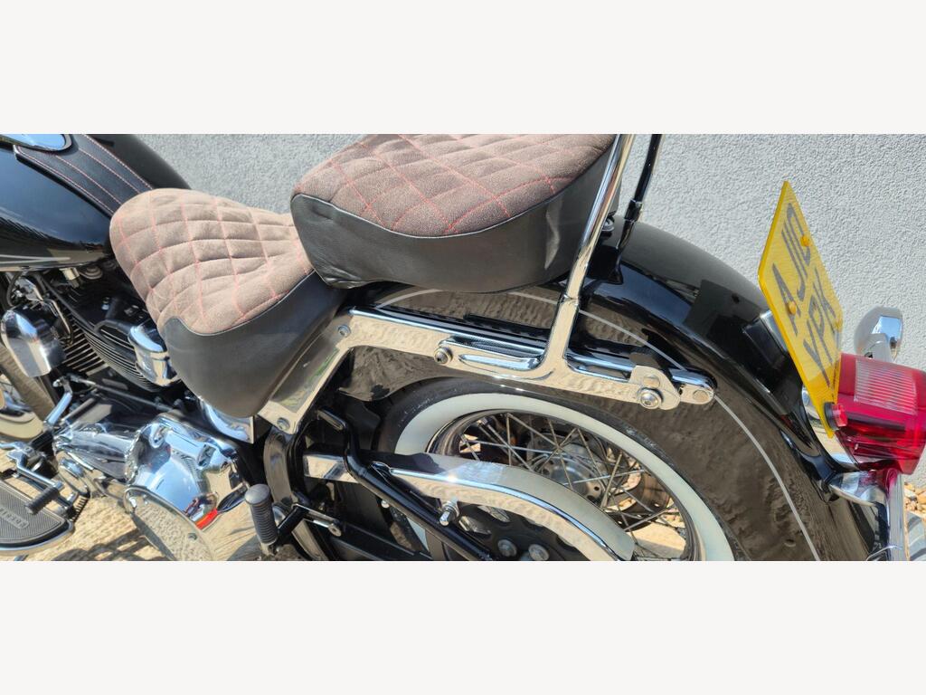 2010 Harley-Davidson FLSTC Heritage Softail Classic