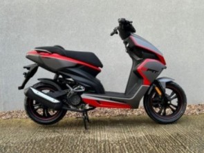Lexmoto srt 125cc scooter ride at 17 Brand New 2 year warranty scooter/moped